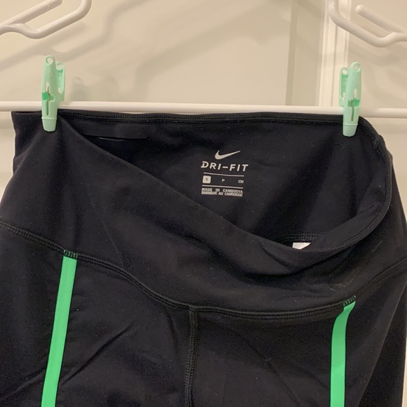 Nike Dry-fit leggings with back pocket - Picture 2 of 3